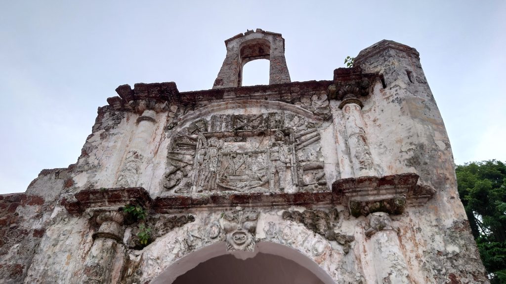 サンチャゴ砦石造りの門