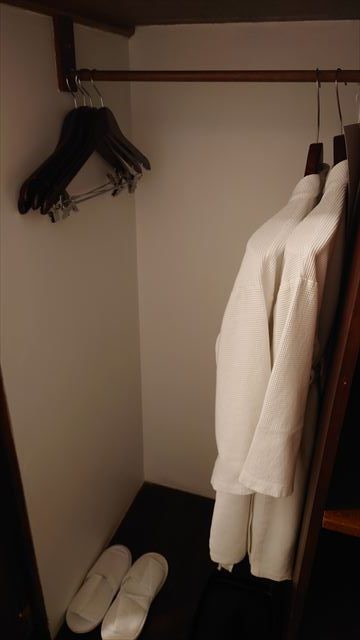 ガウンとスリッパ